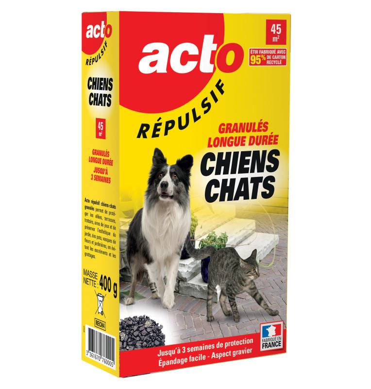 Boîte de granulés répulsifs ACTO pour chiens et chats posée à côté d'une allée de jardin propre.