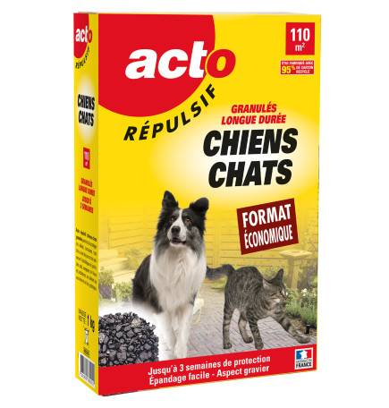 Boîte de 1 kg du répulsif en granulés ACTO RECH5 posée sur une terrasse, avec un grand jardin en arrière-plan.