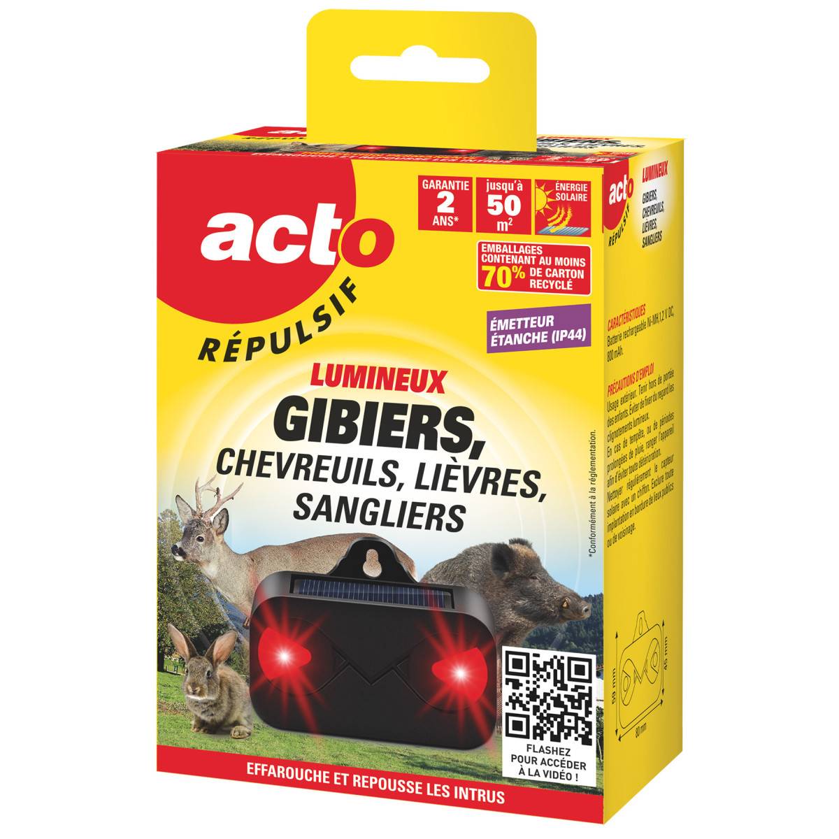 Répulsif gibier solaire lumineux fixé sur un piquet en bois dans un jardin.