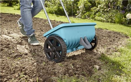 De 10€ à 1500€ : quel épandeur à gazon choisirez vous pour sublimer votre  jardin ?