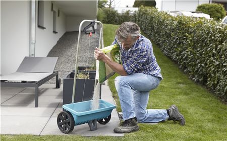 Épandeur à engrais sur roues Gardena Taille L - Outillage de jardin à main  - Achat & prix